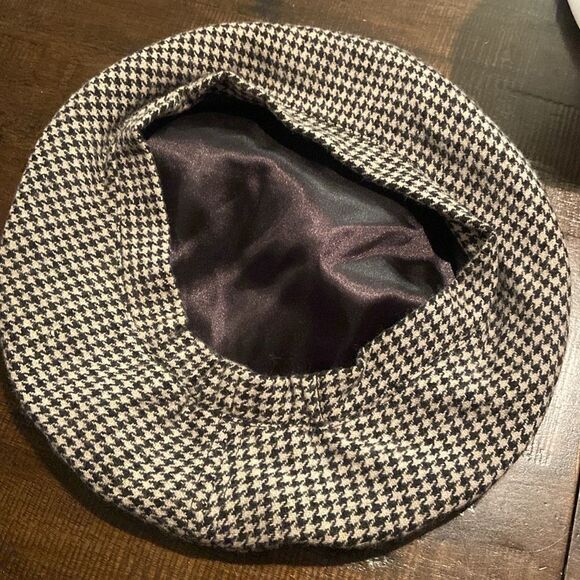 Stylish Houndstooth Beret - Picture 3 of 5